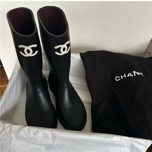 CHANEL Black Logo Detail